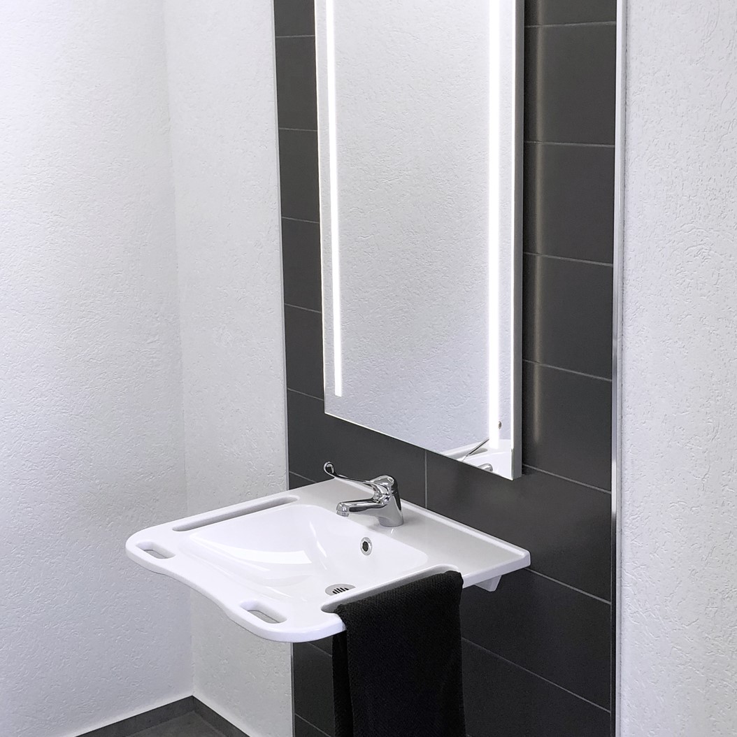 Mirror with wash basin